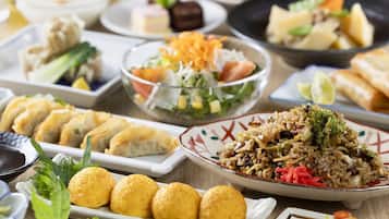 Sarapan prasmanan setiap hari dengan biaya tambahan