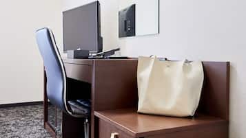 Down duvets, individually decorated, individually furnished, desk