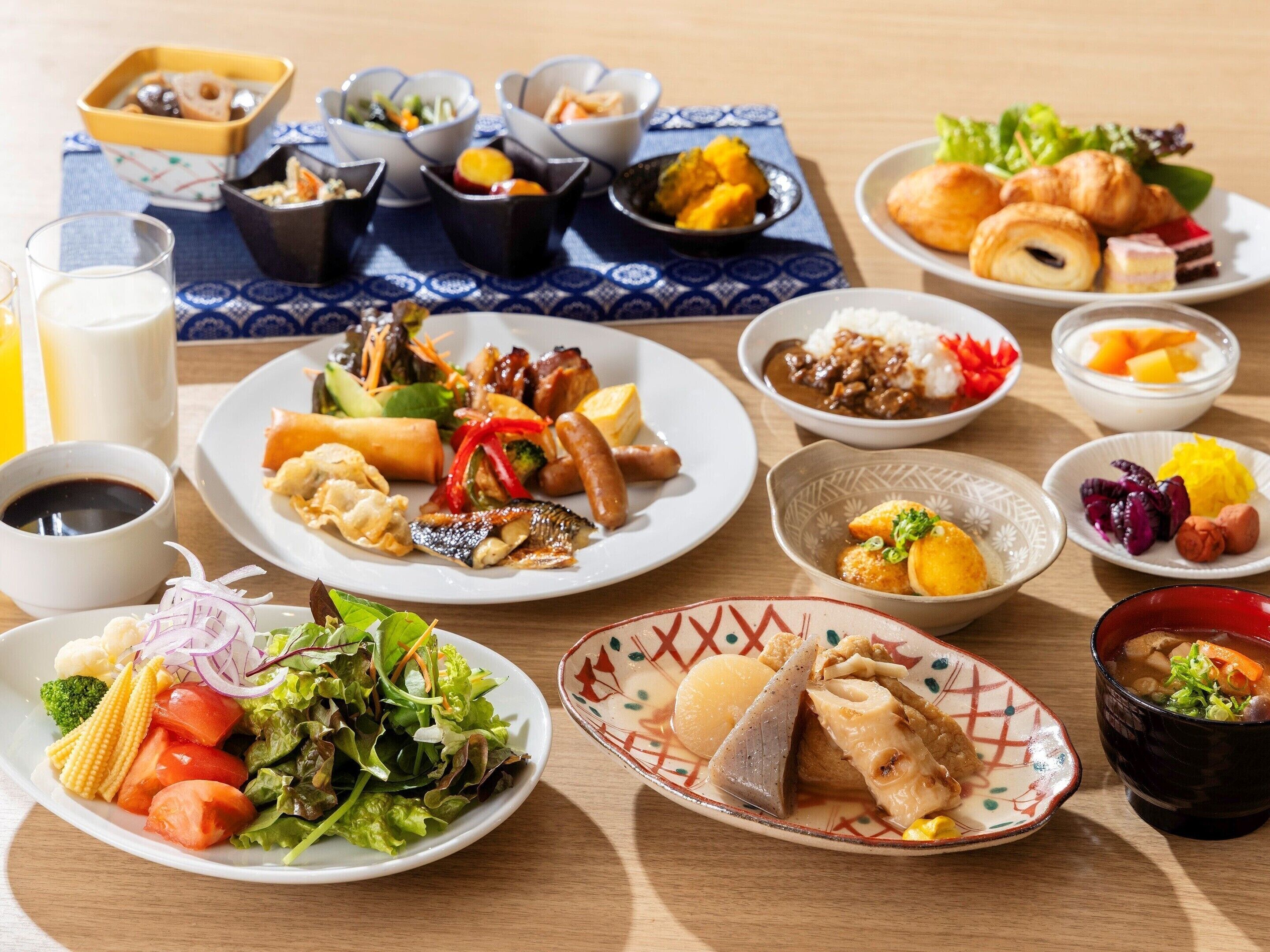 每日供应自助式早餐（每人 JPY 1700）