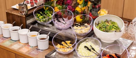 Desayuno buffet diario (JPY 1700 por persona)