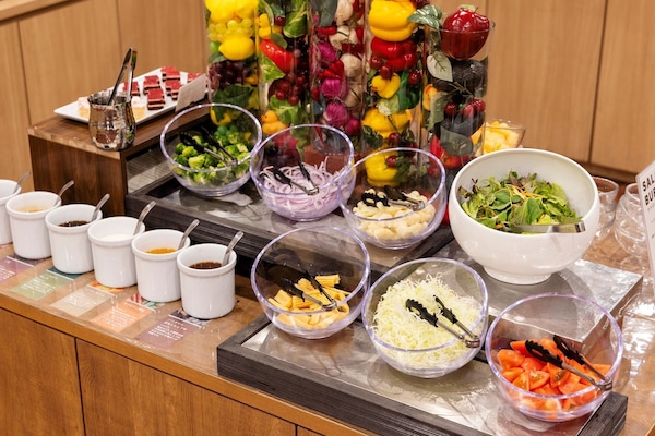 Desayuno buffet diario (JPY 1700 por persona)