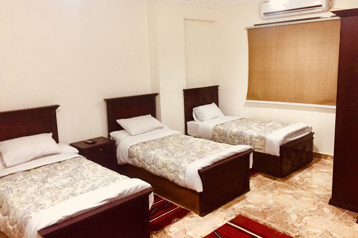 Chambre Triple Confort, salle de bains privée | Draps en coton égyptien, literie de qualité supérieure