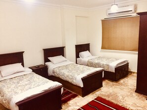 Chambre Triple Confort, salle de bains privée | Draps en coton égyptien, literie de qualité supérieure