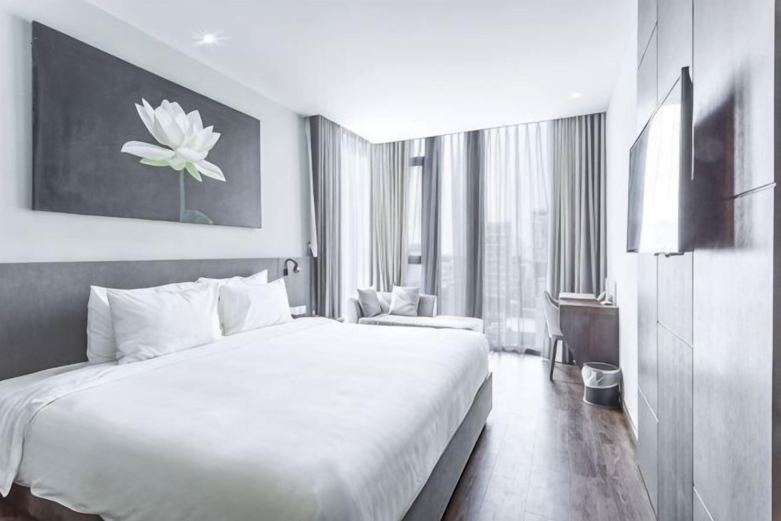 Egyptian cotton sheets, premium bedding, minibar, in-room safe