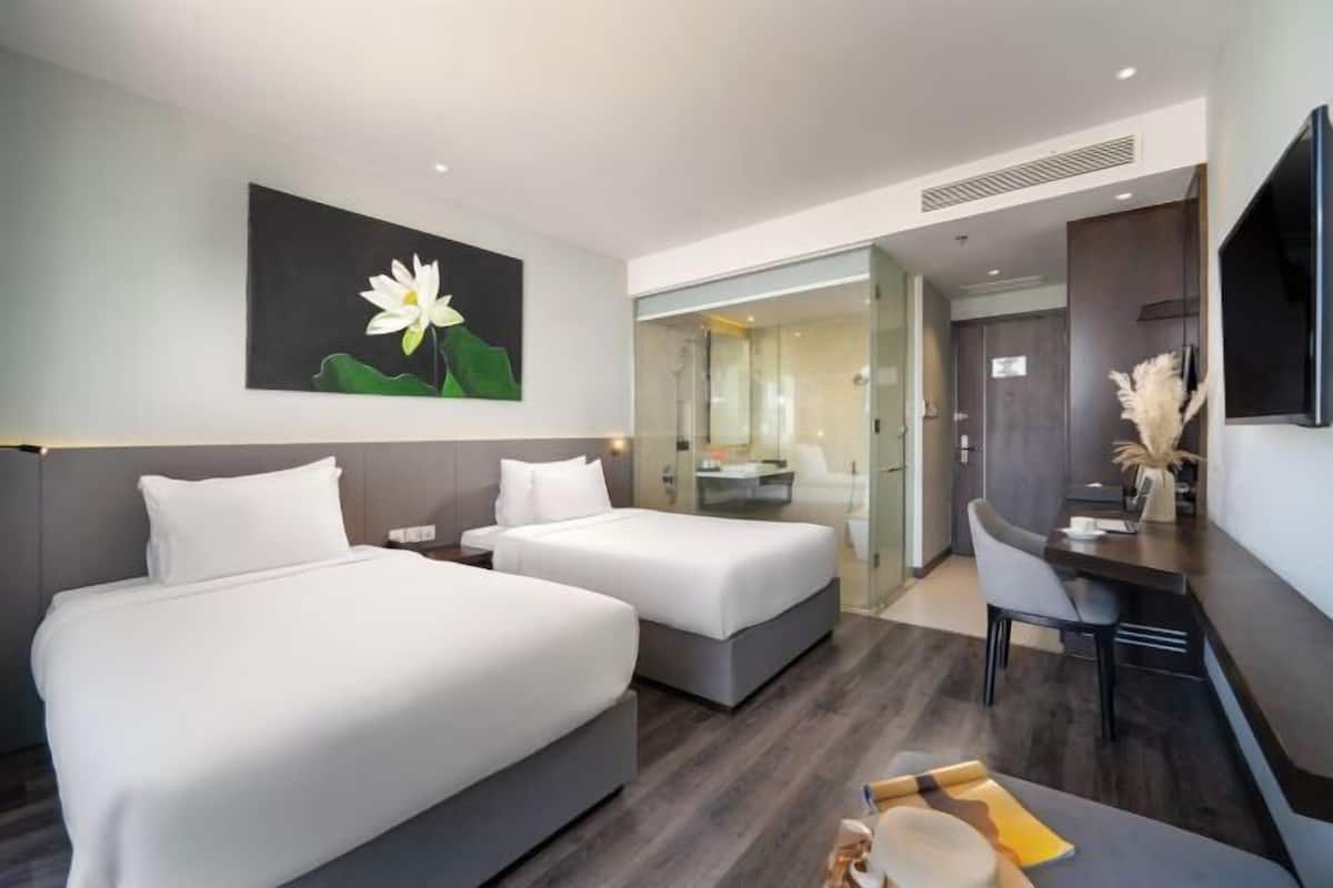 Egyptian cotton sheets, premium bedding, minibar, in-room safe