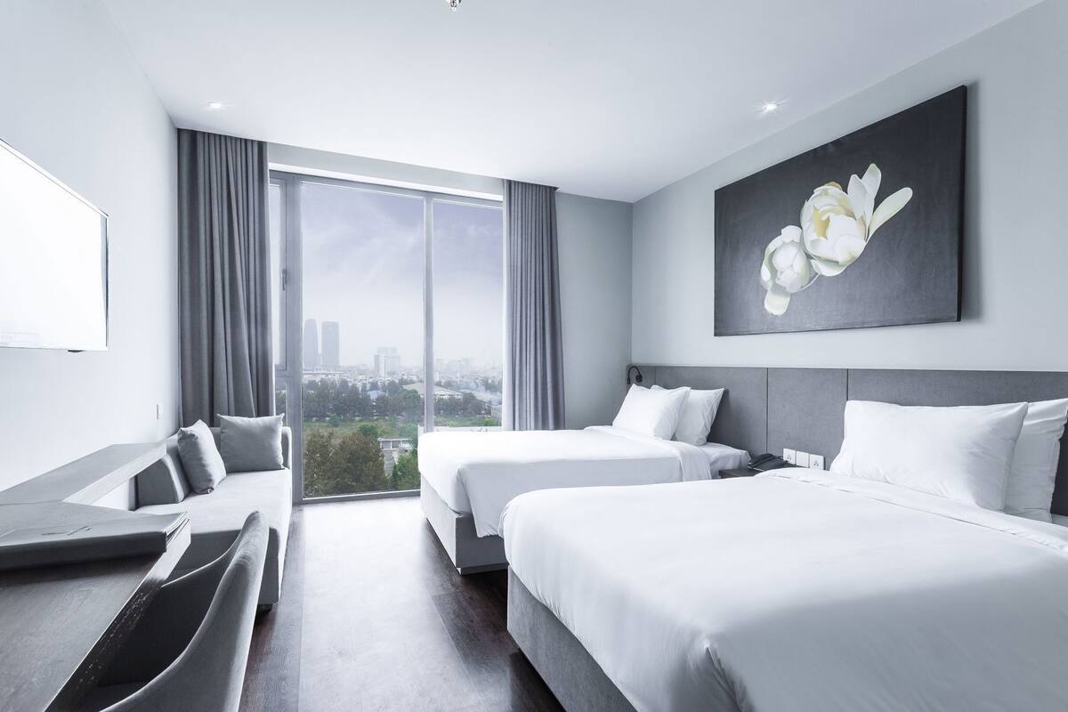 Egyptian cotton sheets, premium bedding, minibar, in-room safe