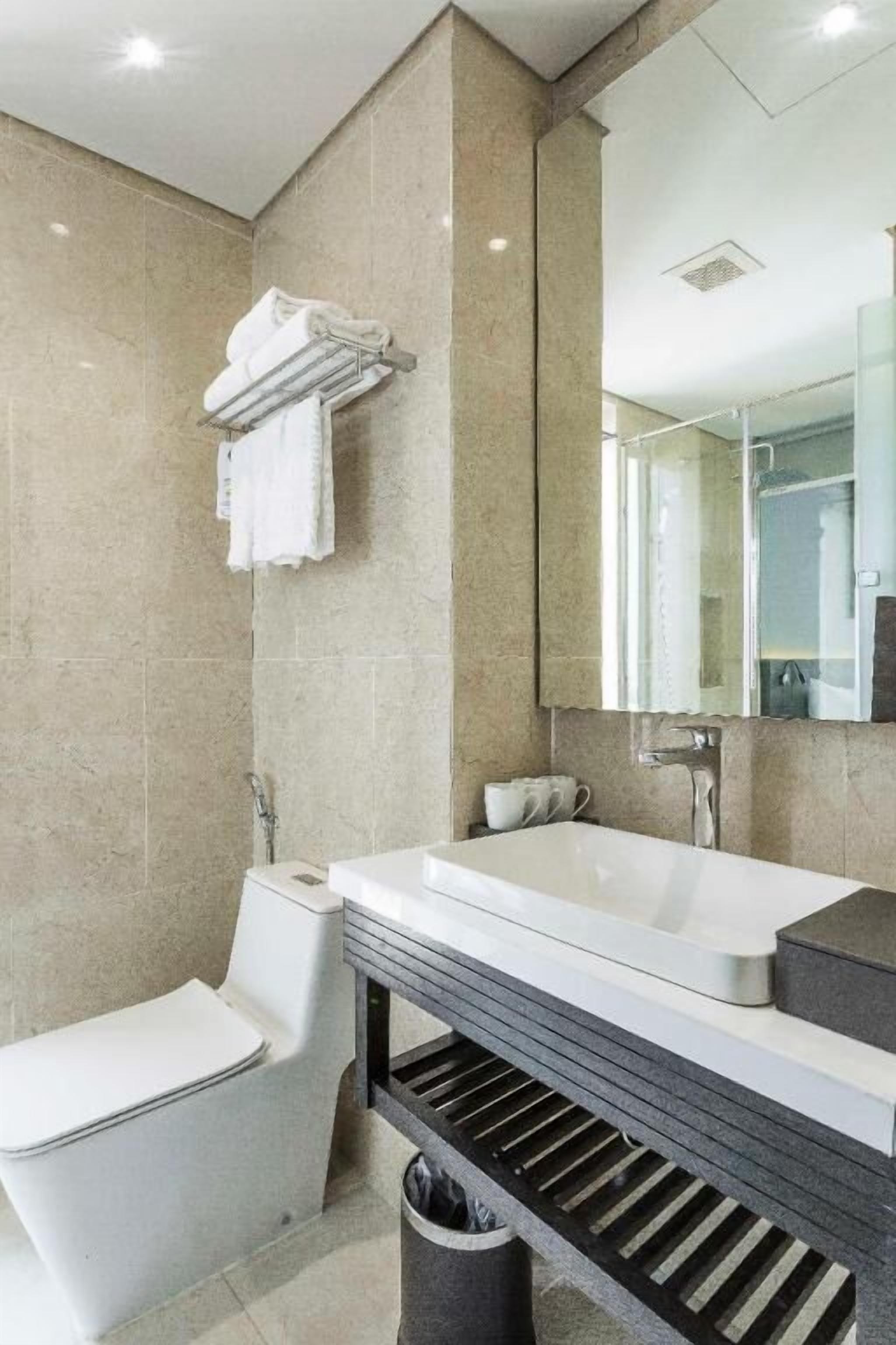 Cabezal de ducha tipo lluvia, artículos de tocador gratuitos