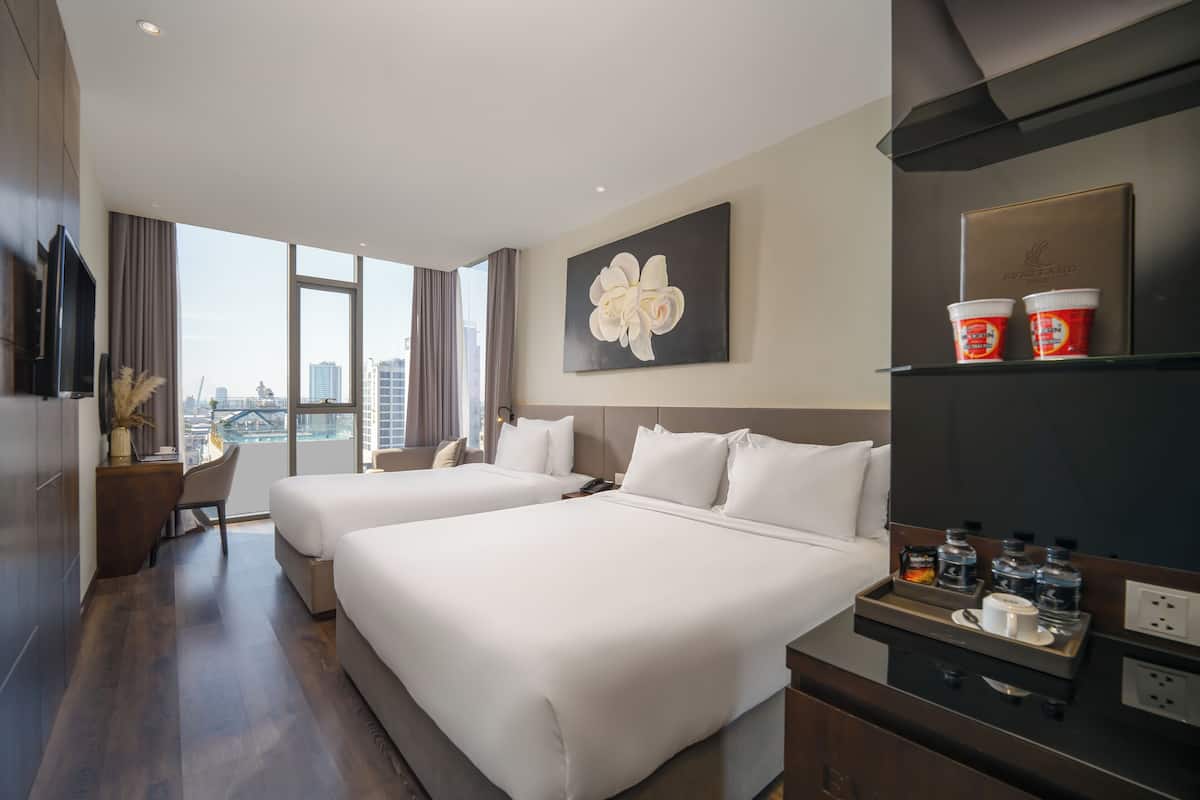 Egyptian cotton sheets, premium bedding, minibar, in-room safe