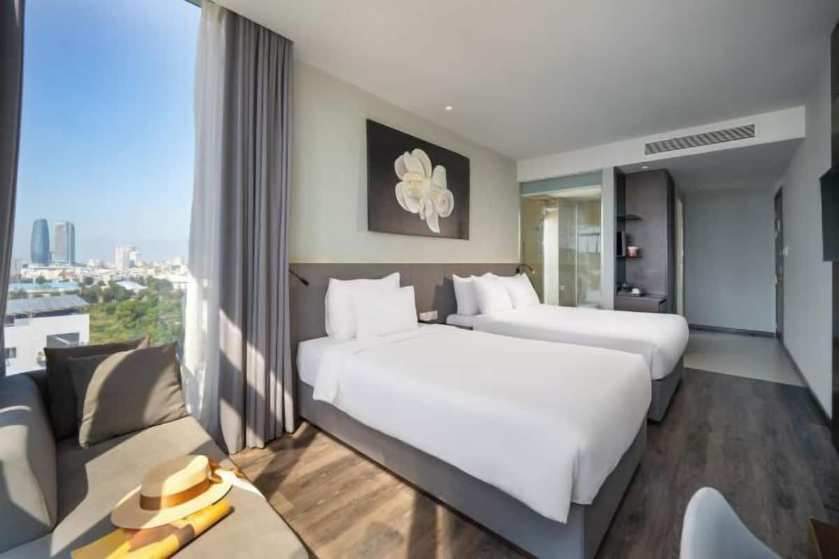 Egyptian cotton sheets, premium bedding, minibar, in-room safe