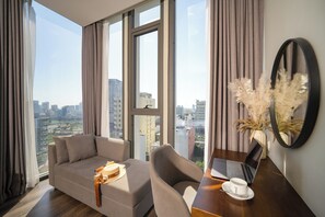 Phòng đôi Deluxe, bồn tắm | Bộ trải giường bằng vải cotton Ai Cập, bộ đồ giường cao cấp, minibar 