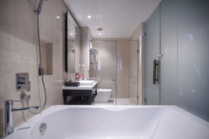 Suite | Private kitchen | Electric kettle - Everland Hotel (Da Nang)