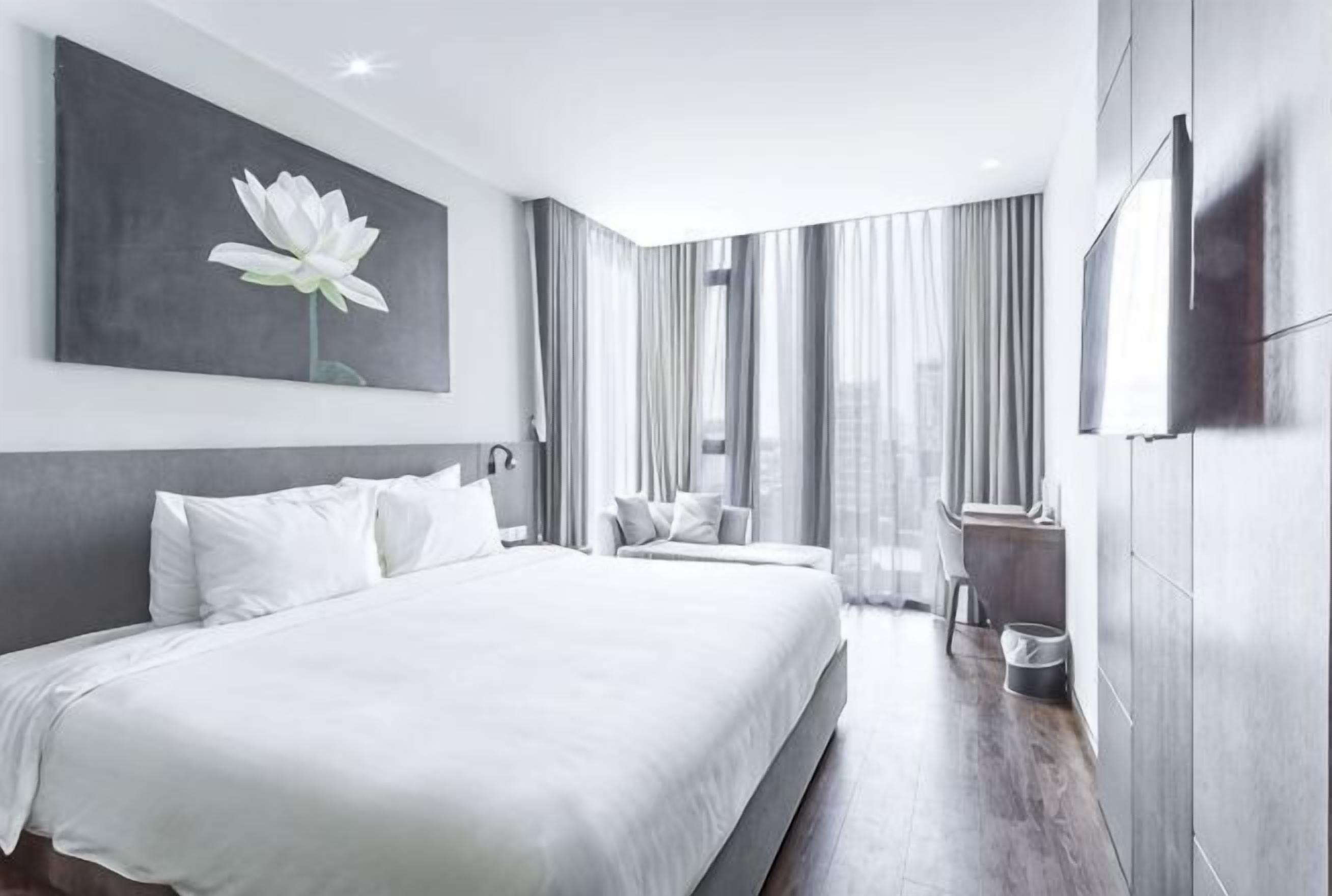 Egyptian cotton sheets, premium bedding, minibar, in-room safe