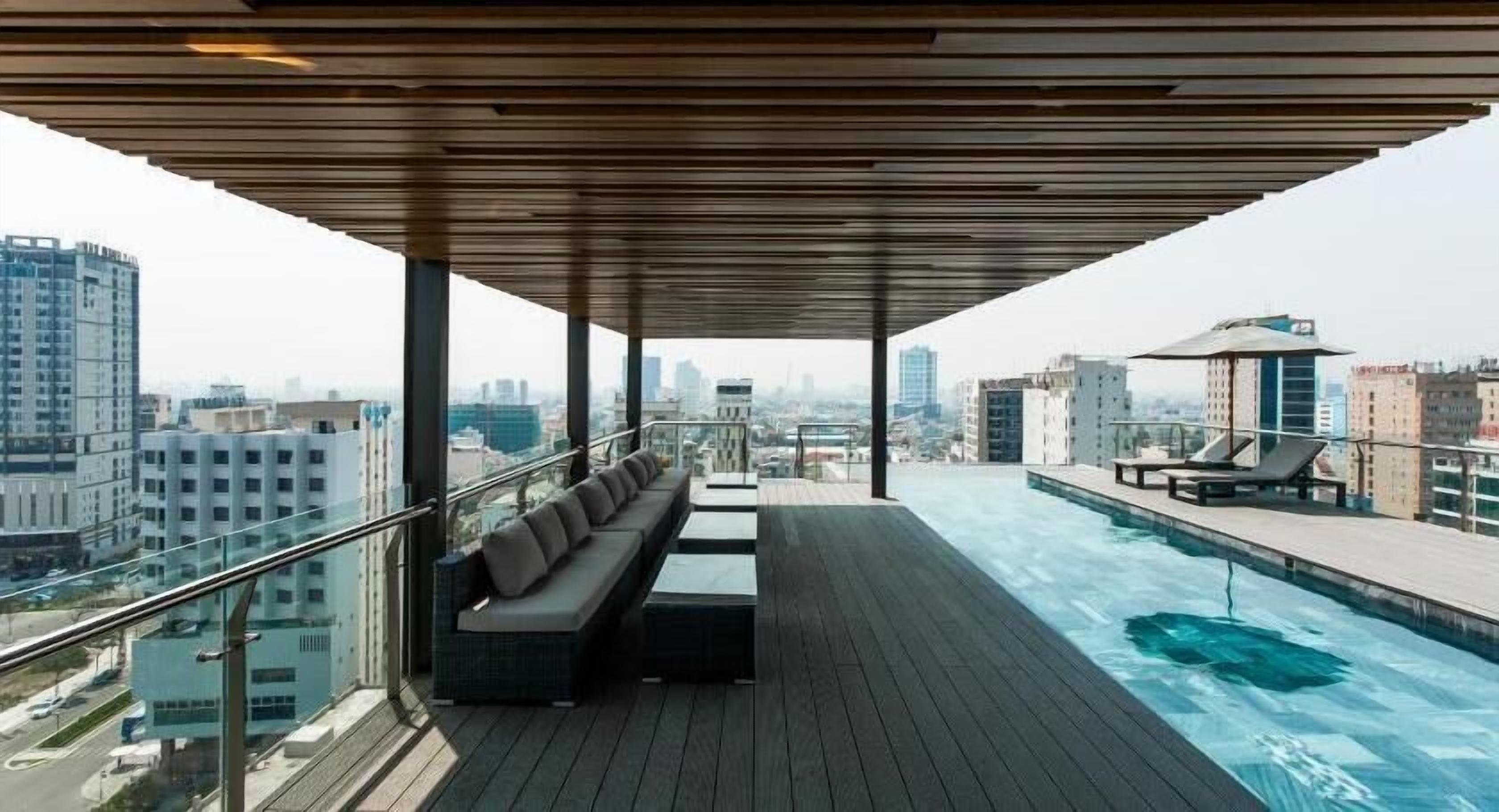 Piscina | Una piscina al aire libre (de 06:30 a 21:30), tumbonas