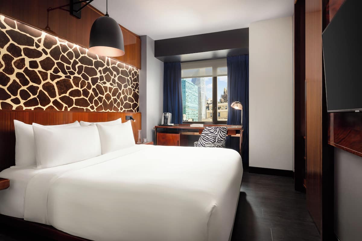 Deluxe Room, 1 King Bed | In-room safe, desk, soundproofing, iron/ironing board