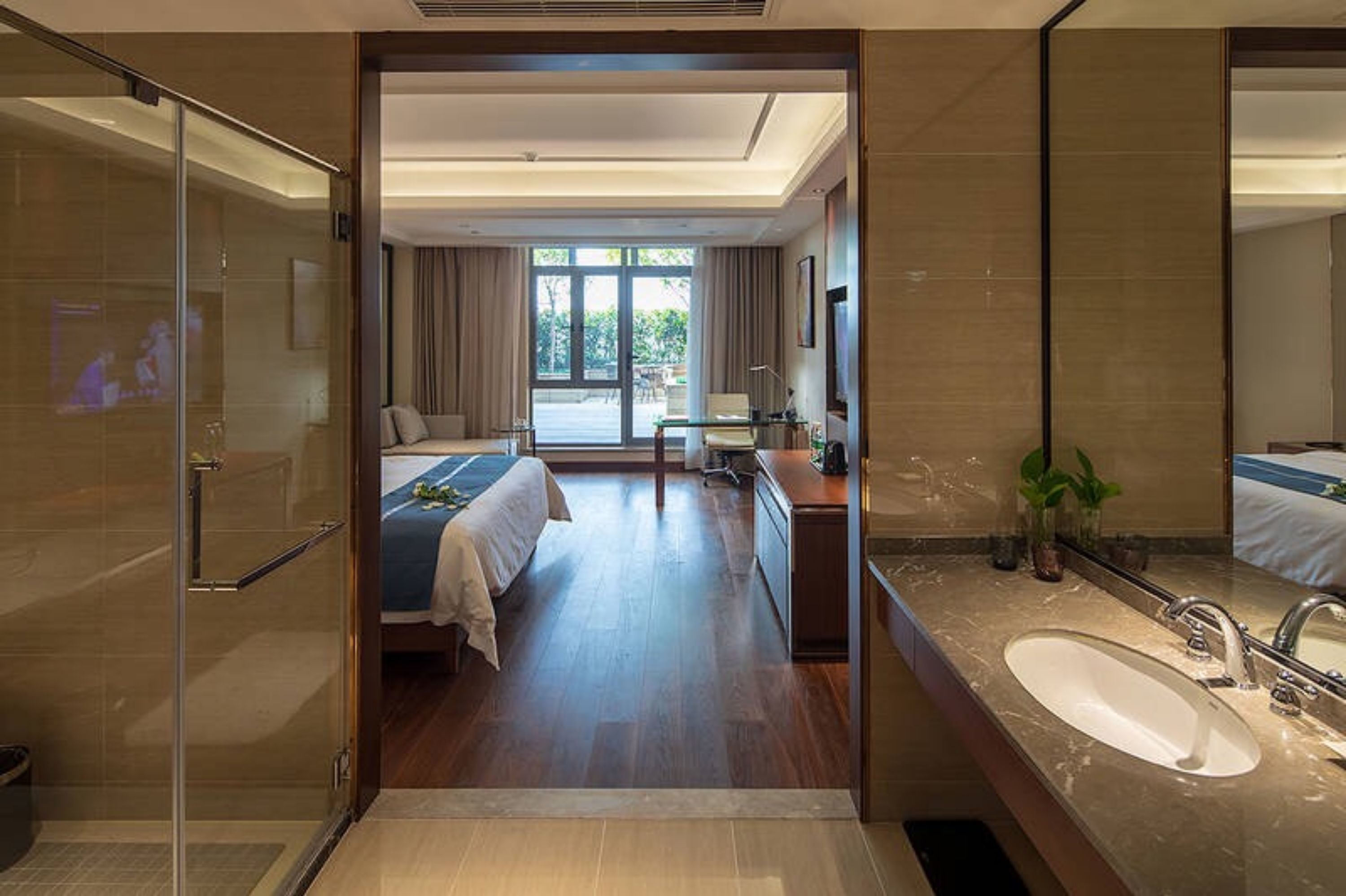 Design Double Room, Balcony, Garden View | Bathroom | Separate tub and shower, deep soaking tub, rainfall showerhead