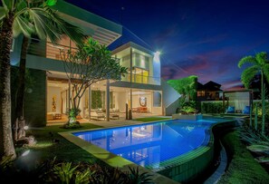 Outdoor pool, pool loungers