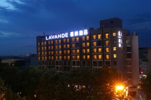Front of property - evening/night - Lavande Hotel Jun Ye Rd Branch (Guangzhou)