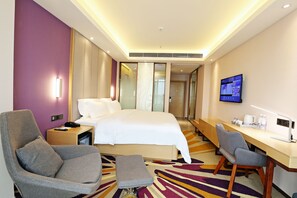 Escritorio, cortinas blackout y camas plegables/adicionales 