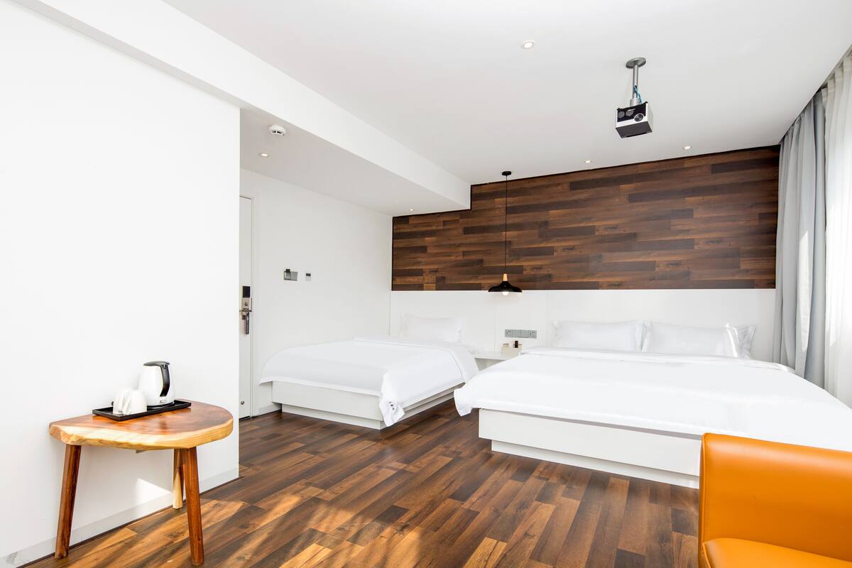 Family Room | Free WiFi