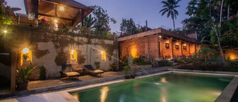 Outdoor pool, sun loungers