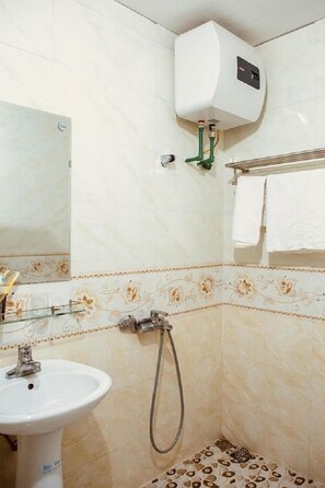 Shower, free toiletries, hair dryer, towels