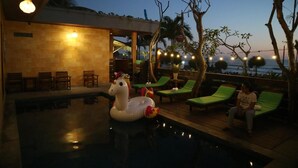 Outdoor pool - Bima Sakti Hostel (Canggu)