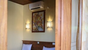 In-room safe, WiFi (free), bed sheets - Bima Sakti Hostel (Canggu)