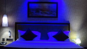 1 bedroom, Egyptian cotton sheets, premium bedding, down duvets - Arna Hotel (Bengaluru)