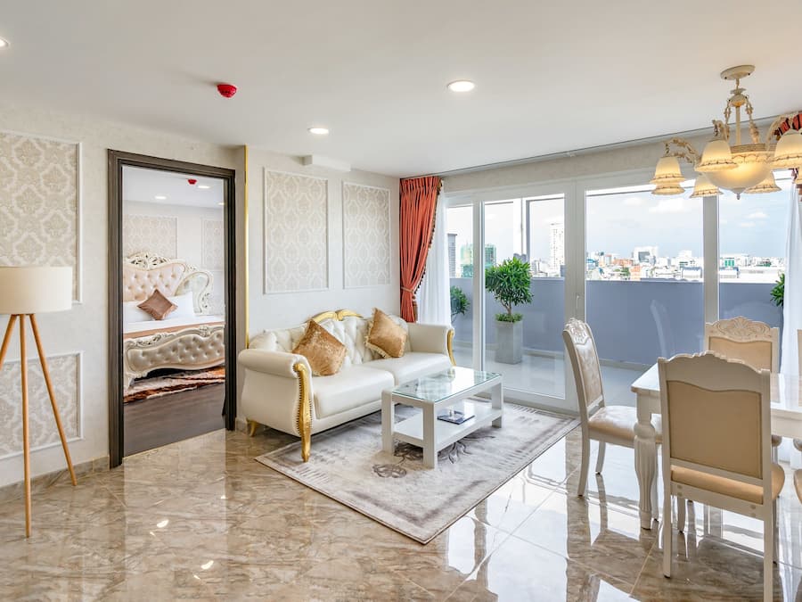 Penthouse Royal, 2 habitaciones, para no fumadores, vista a la ciudad | 1 habitación, minibar y caja de seguridad en la habitación