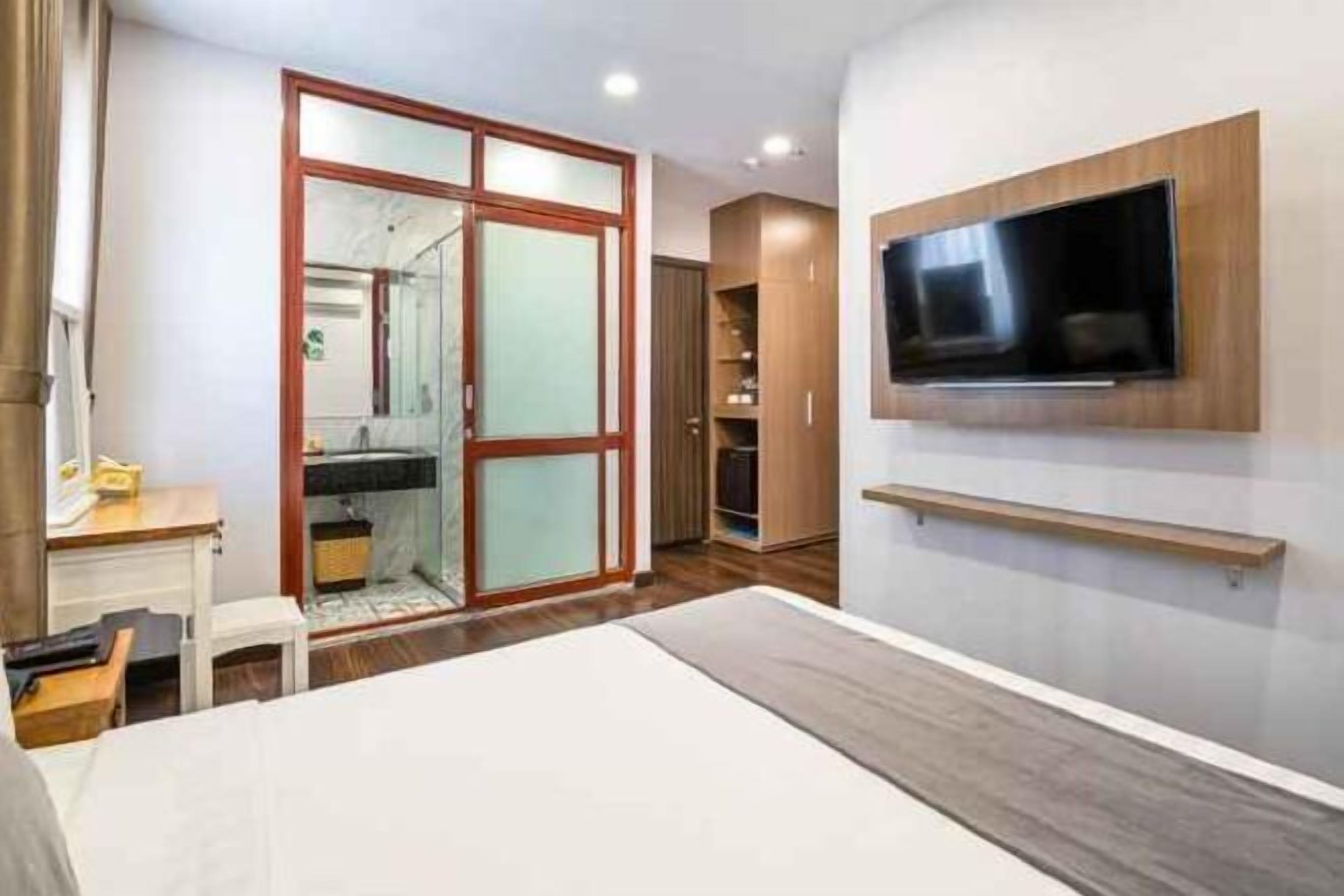 1 bedroom, minibar, in-room safe, individually decorated