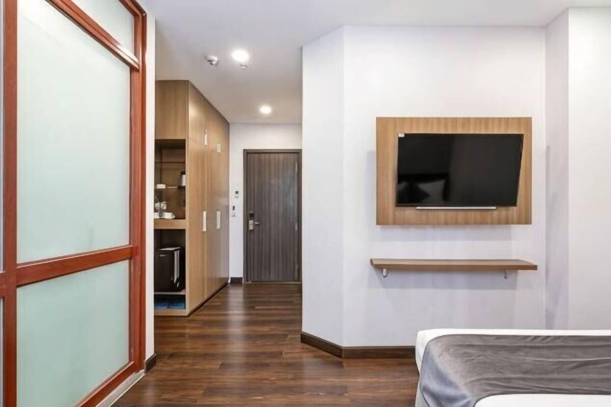 1 quarto, frigobar, cofres nos quartos, cortinas blackout
