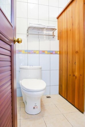 Shower, free toiletries, hair dryer, slippers - Kilm B&B (Fuli)