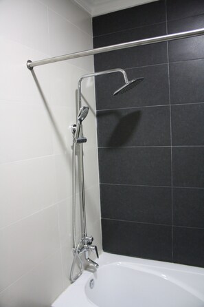 Bathroom shower - Nest Dayrooms (Bandar Seri Begawan)