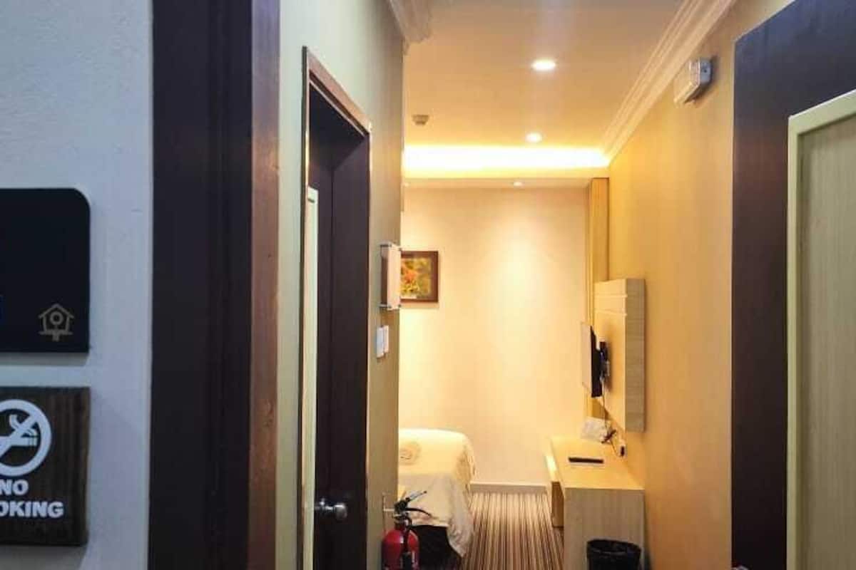 punai room | 1 bedroom, desk, free wifi, bed sheets