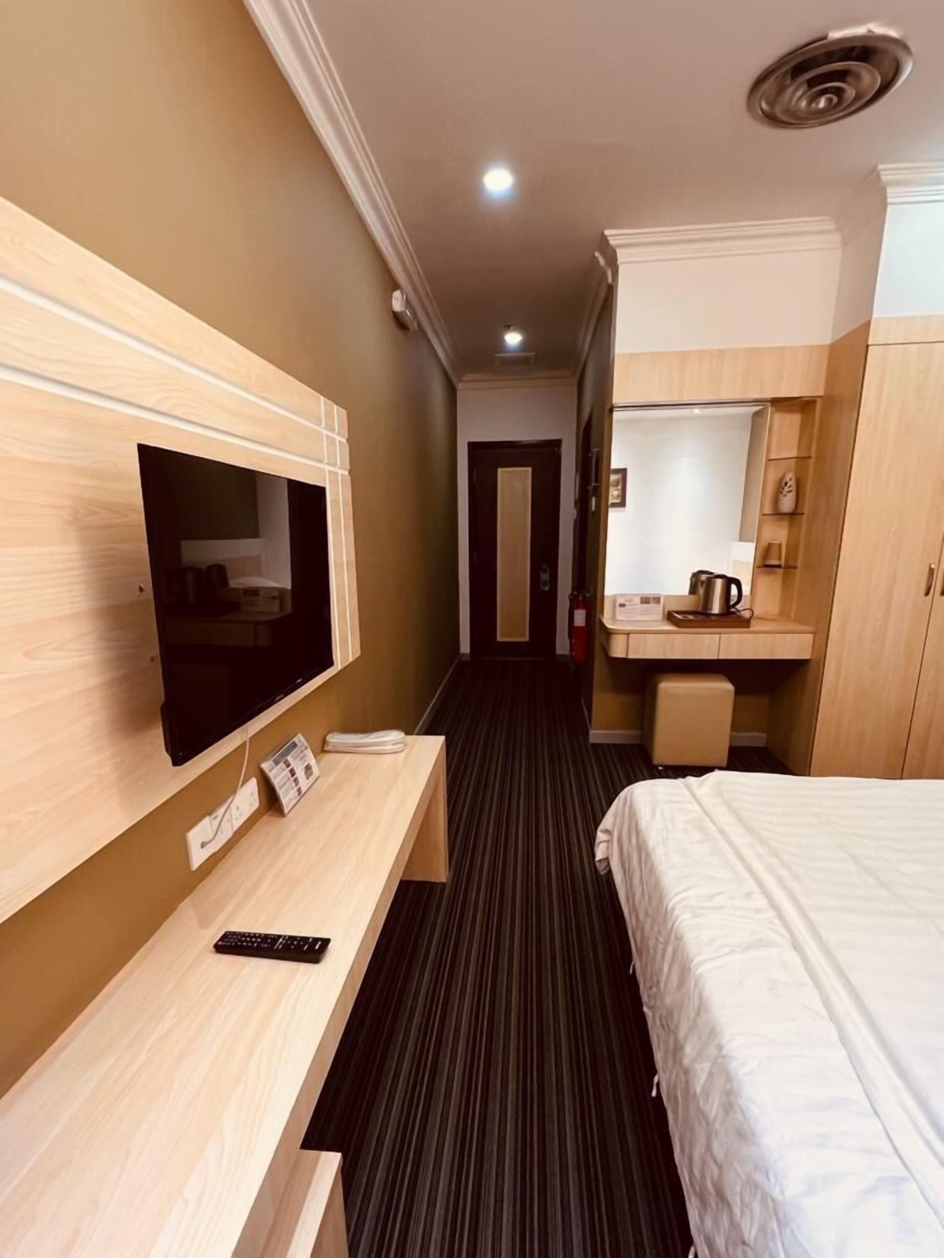 punai room | 1 bedroom, desk, free wifi, bed sheets