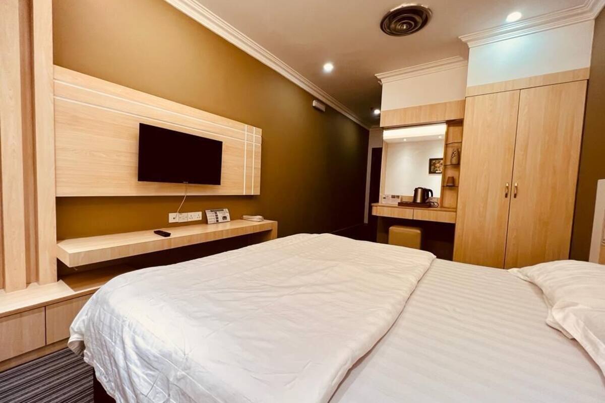 punai room | 1 bedroom, desk, free wifi, bed sheets