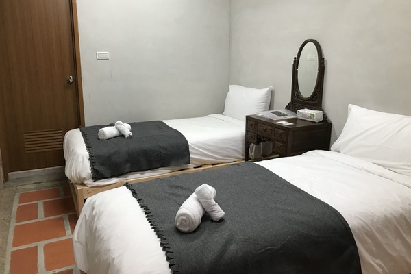 Individually decorated, blackout curtains, free WiFi, bed sheets