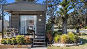 Deluxe 1 Bedroom Cabin | Balcony