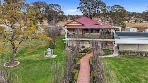 Front of property - Crows Nest Tourist Park (Crows Nest)