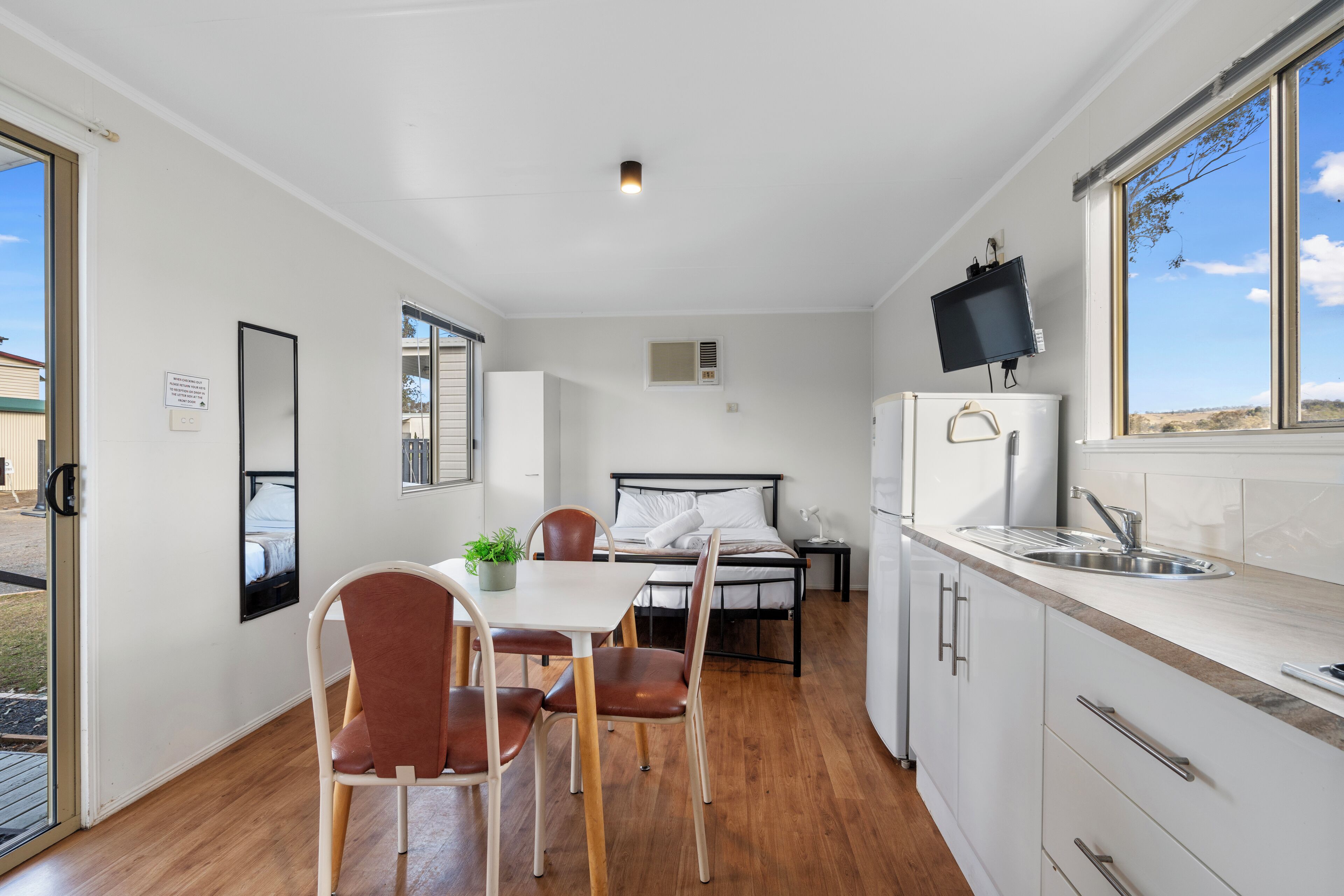 Standard Studio - Pet Friendly | Bed sheets