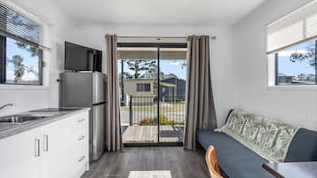 Deluxe 1 Bedroom Cabin | Private kitchen | Full-sized fridge, microwave, stovetop, electric kettle