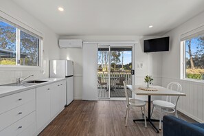 Private kitchen - Crows Nest Tourist Park (Crows Nest)