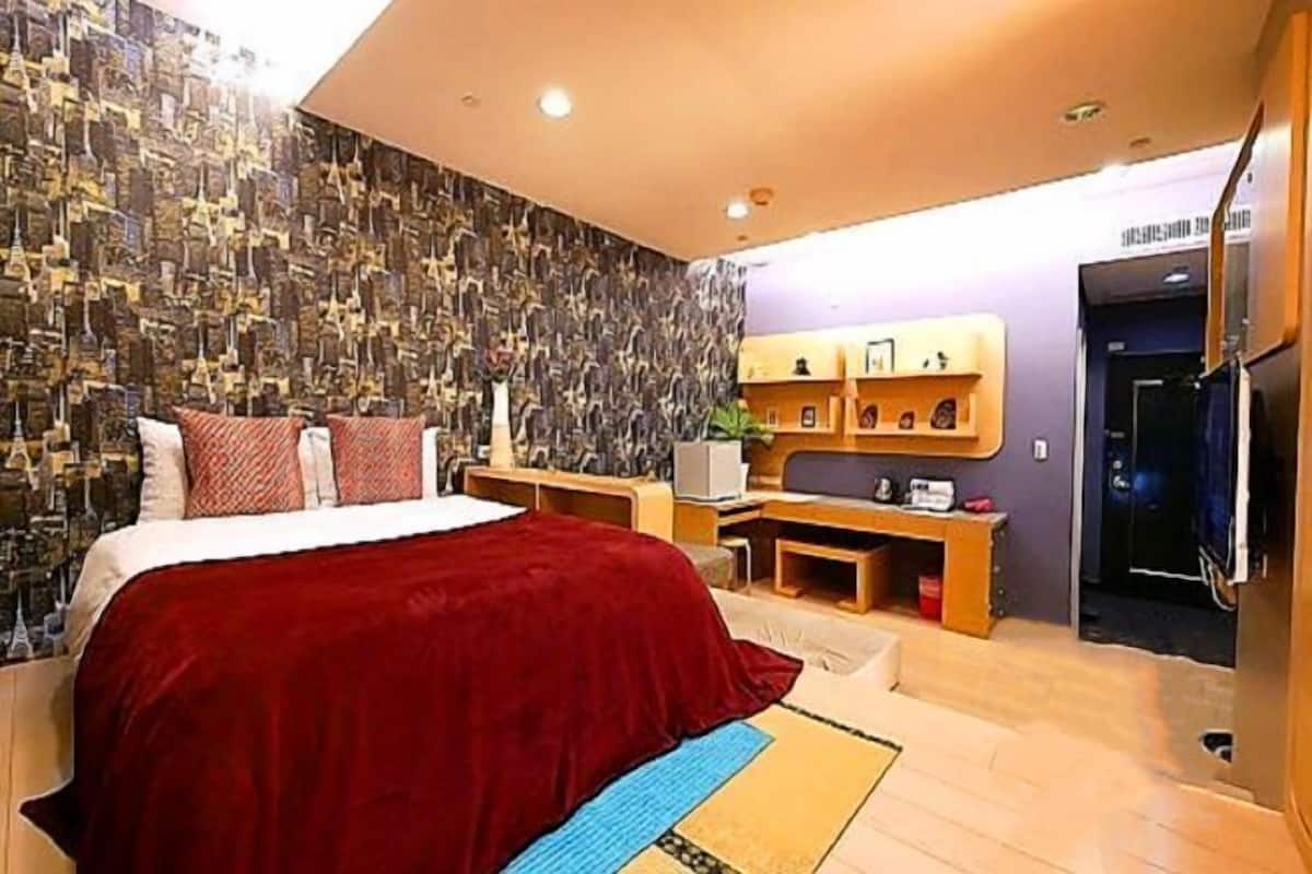 Desk, blackout drapes, rollaway beds, free WiFi