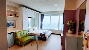 Deluxe Double Room, Ocean View | Bathroom | Shower, free toiletries, hair dryer, slippers