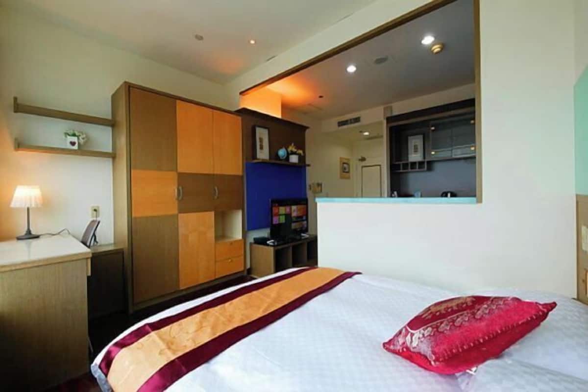 Desk, blackout drapes, rollaway beds, free WiFi