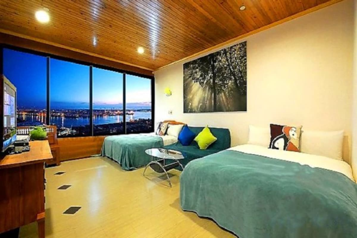 Desk, blackout curtains, free WiFi, bed sheets
