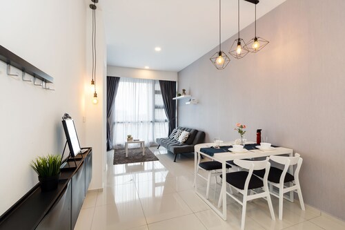 OYO 470 Home 1BR Robertson Bukit Bintang Pool with KL Tower View