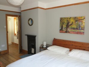 7 habitaciones, tabla de planchar con plancha, wifi y ropa de cama 
