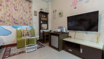 Desk, blackout curtains, soundproofing, free WiFi