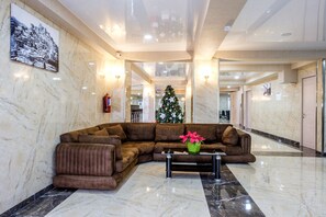 Área de estar no saguão